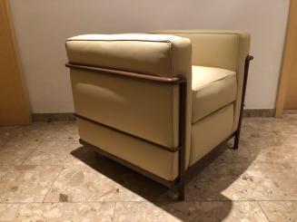 Le Corbusier LC2 Einsitzer. 50% off. Kurzfristig verfügbar PELLE MEGLIO | Beige 