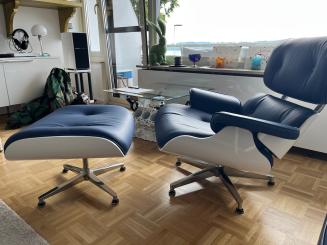 Charles Eames Lounge Chair mit Ottoman. Sonderedition. Reduziert und kurzfristig verfügbar 