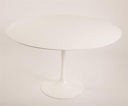 Eero Saarinen Esszimmertisch MDF Tischplatte weiß laminiert oval, 180 x 105 cm. Reduziert. Kurzfristig verfügbar 