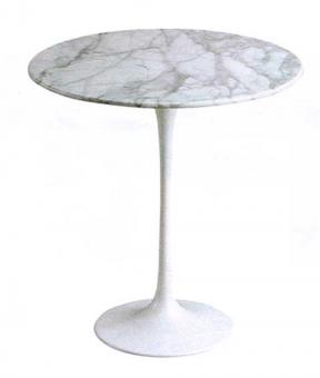 Eero Saarinen Tulip Beistelltisch Tischplatte Carrara Marmor weiss, Aluminiumfuß, weiss lackiert 